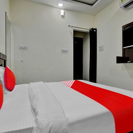 Oyo Hotel Dr Greens Индаур Экстерьер фото