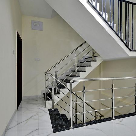 Oyo Hotel Dr Greens Индаур Экстерьер фото