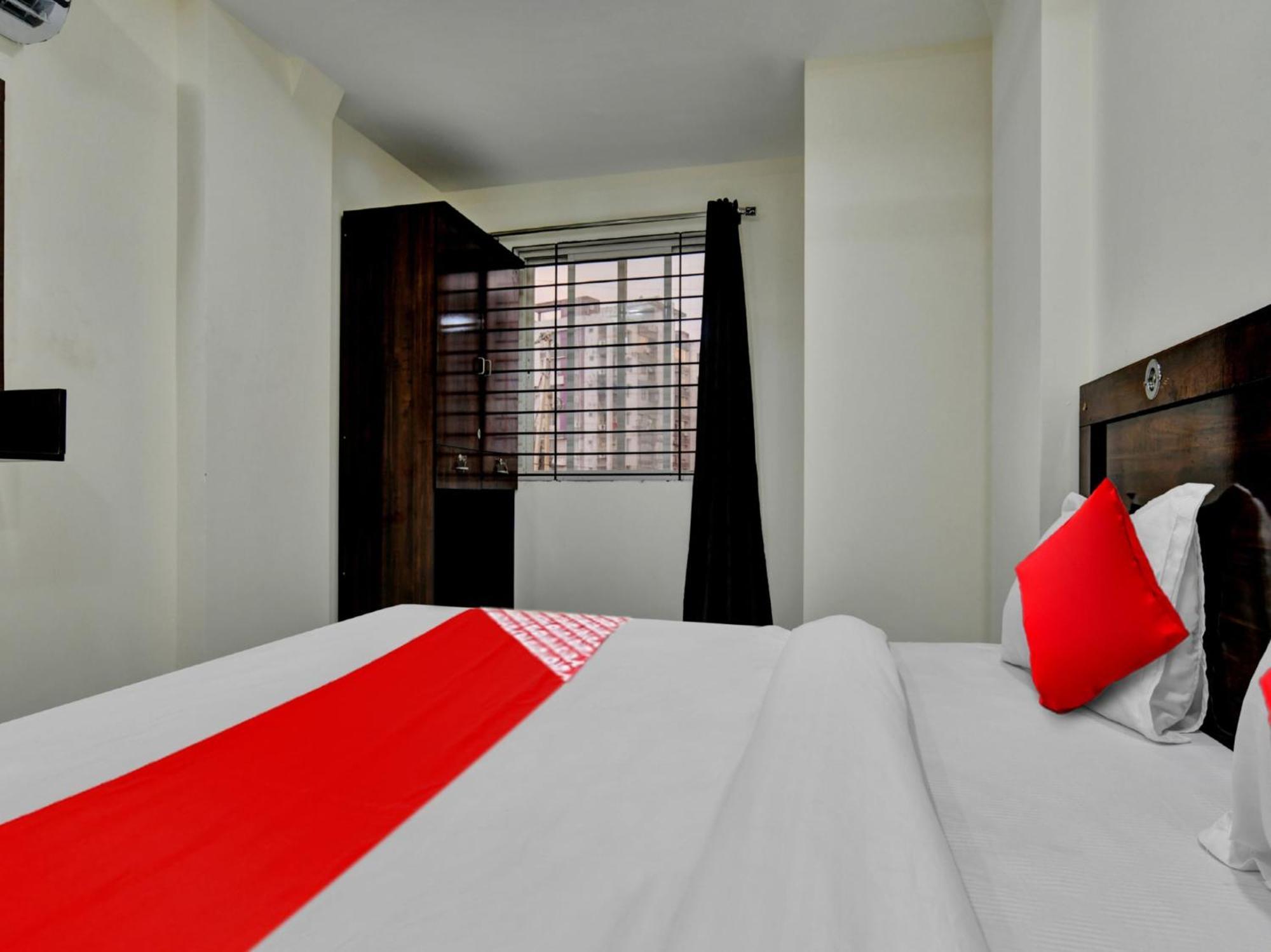 Oyo Hotel Dr Greens Индаур Экстерьер фото