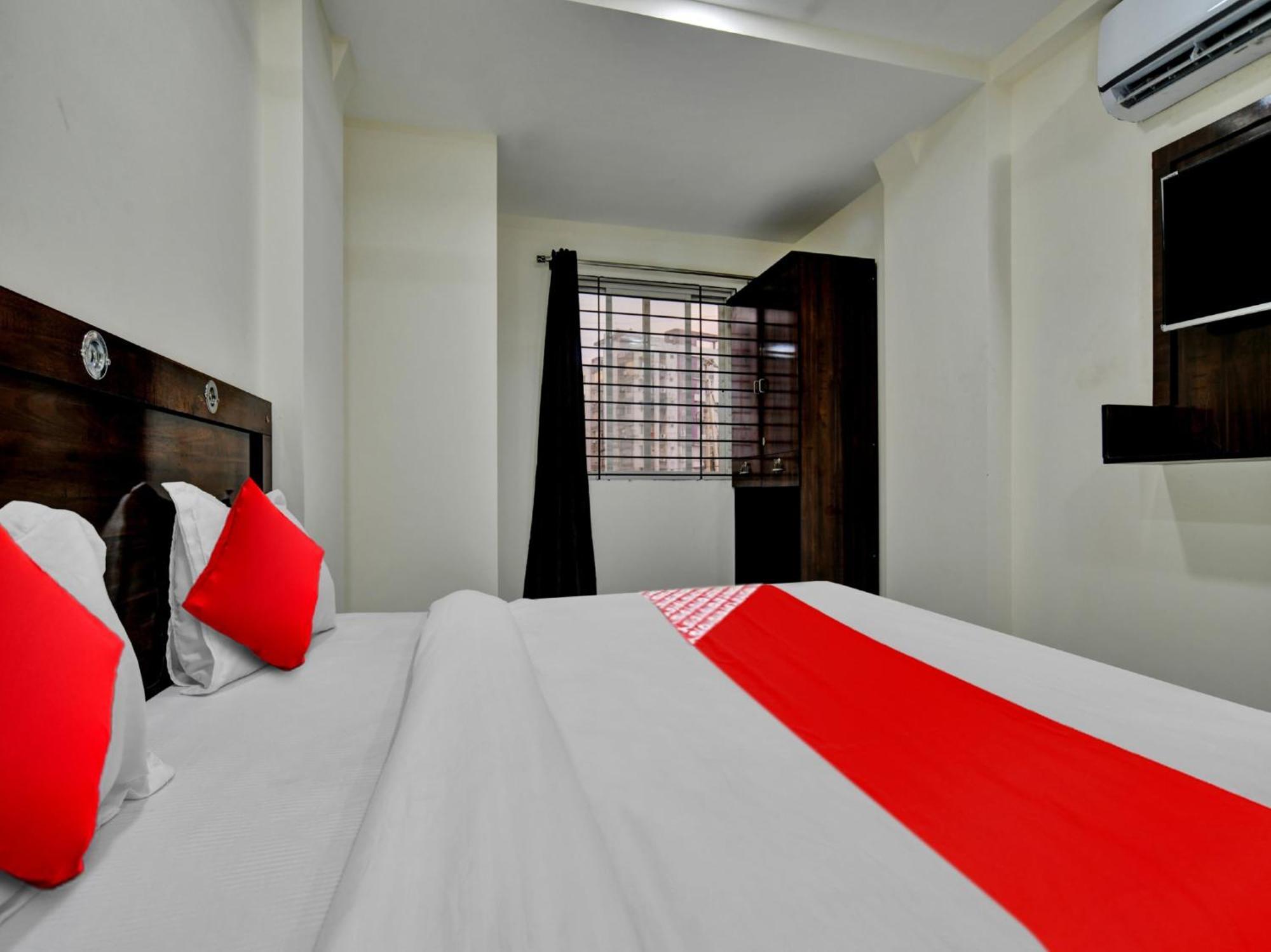 Oyo Hotel Dr Greens Индаур Экстерьер фото